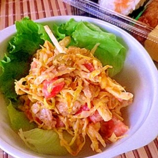 タイのシーチキンは超辛かった…サラダ！